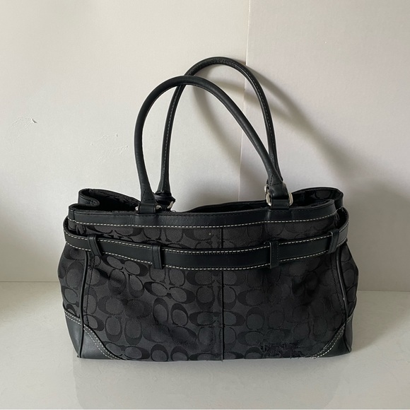 Genuine Coach Signature C Handbag. Fabric with leather Trim. - Picture 4 of 8